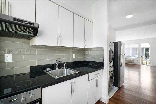Building Photo - 320 80th St