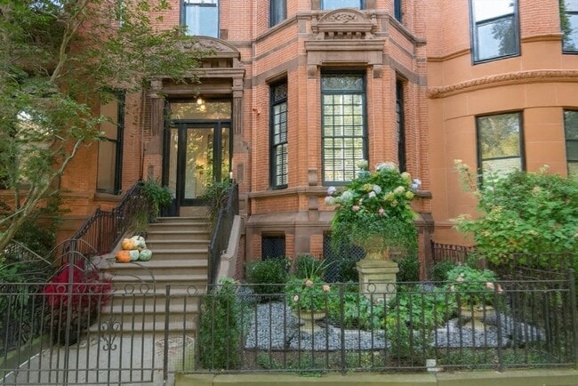 Building Photo - 288 Commonwealth Ave