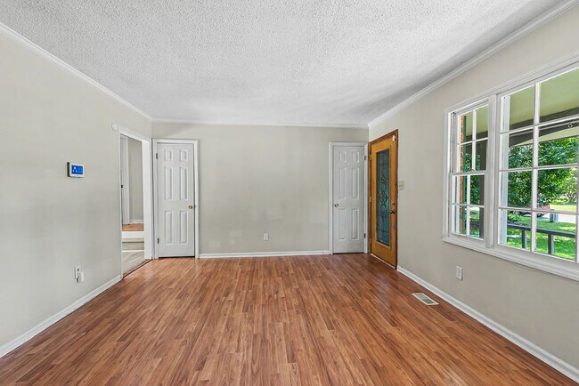 Building Photo - 124 Carolina Cir