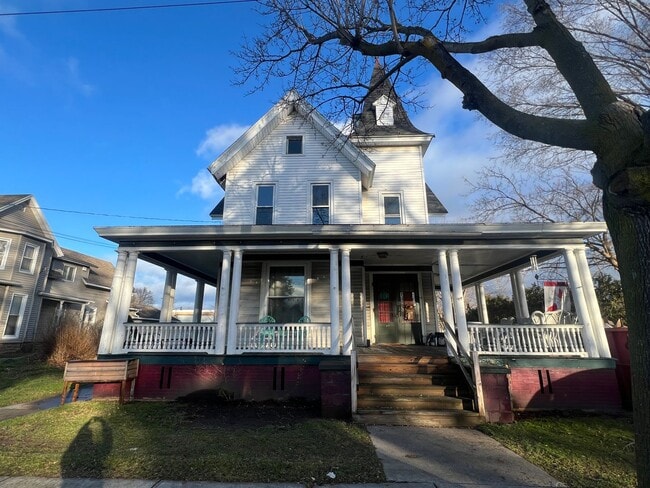 Primary Photo - 30 Lake Ave