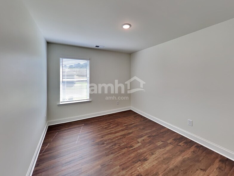 Building Photo - 113 Pecan Dr