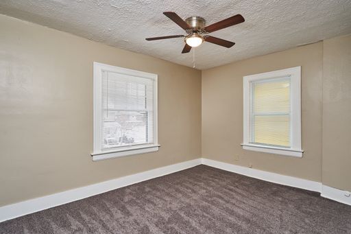 Building Photo - Large remodeled 4 bed 1  bath in West Akron !