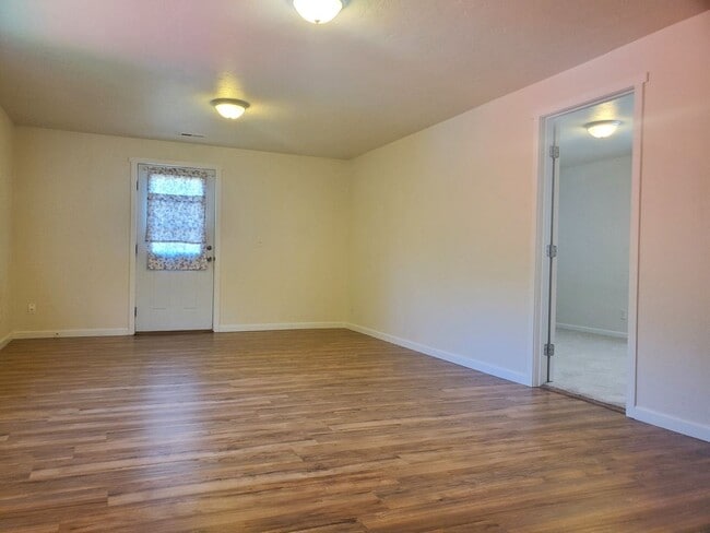Building Photo - 2 br, 1 bath House - 825 Dr ML King Way