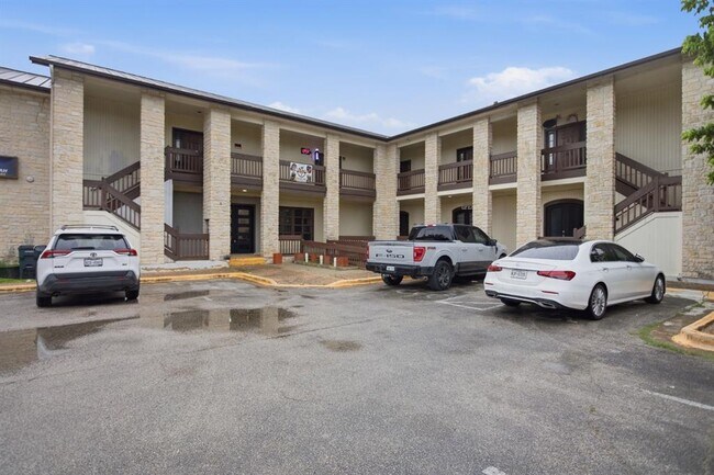 Building Photo - 611 Carpenter Ave