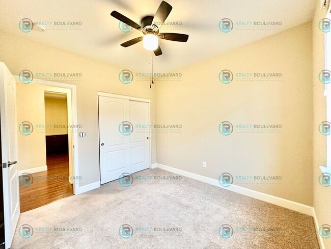 Building Photo - 1/2 Month Free! Spacious 4-Bedroom Gem in ...