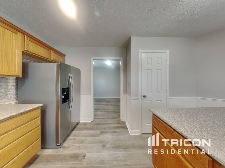 Building Photo - 910 S Shore Ct