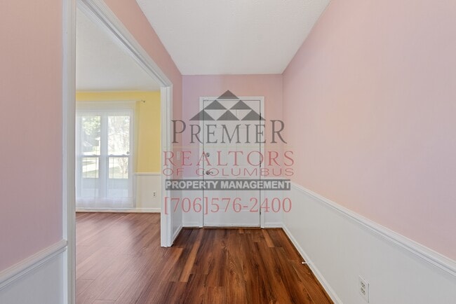 Building Photo - 5100 Sequoia Dr
