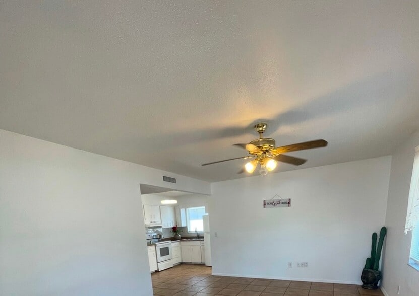 Building Photo - 3004 Oaklawn Ave