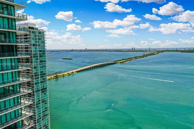 Building Photo - 650 NE 32nd St