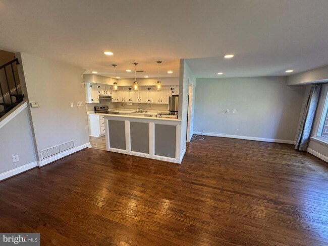 Building Photo - 1002 Worthington Dr