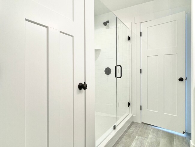 Building Photo - Gorgeous Townhome at Mountain Ridge!