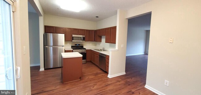 Building Photo - 2839 Settlers View Dr