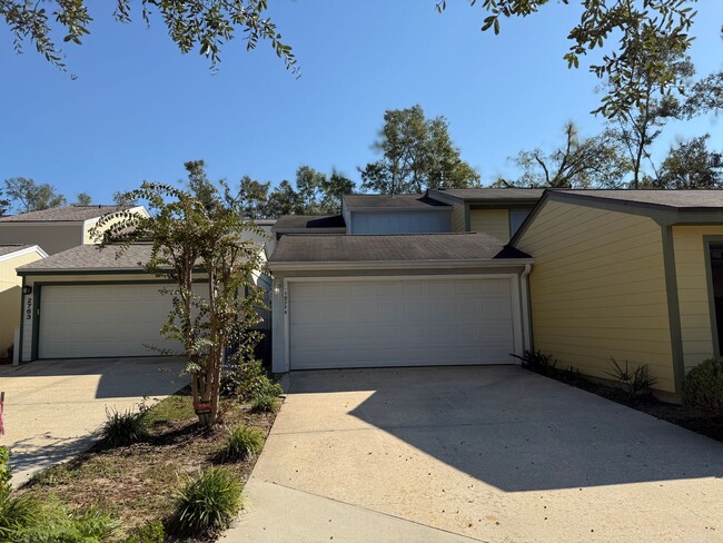 Primary Photo - Townhome Off The Parkway With 2 Car Garage