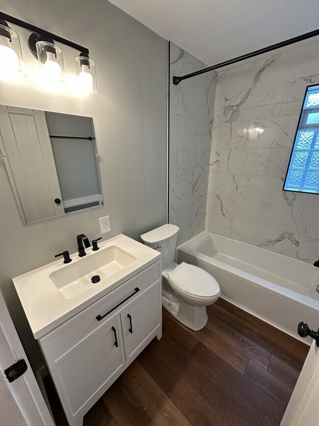 Building Photo - 1219 Franklin Ave