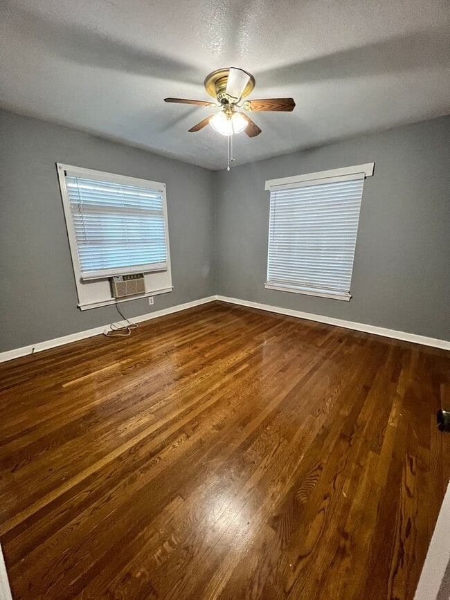 Building Photo - Bryn Mawr