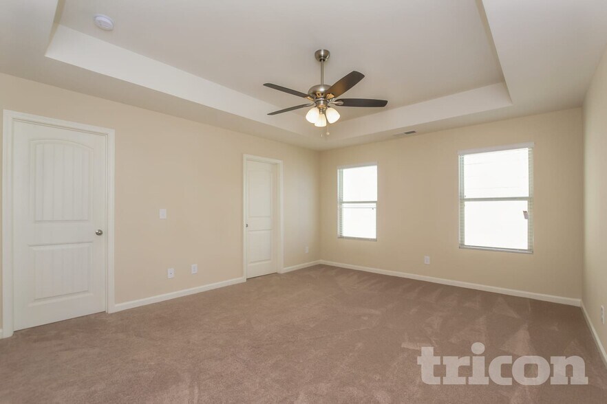 Building Photo - 457 Shady Glen