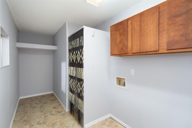 Building Photo - Springaire Beauty in Lewisville