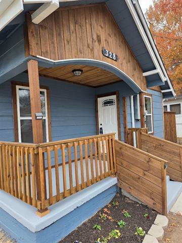 Building Photo - 328 N Taylor St