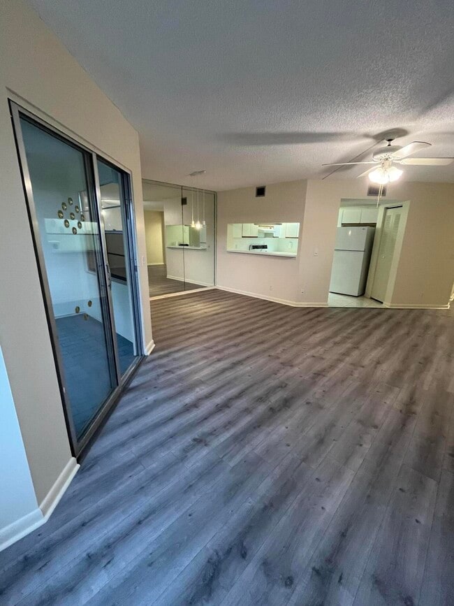 Building Photo - 12600 SW 5th Ct