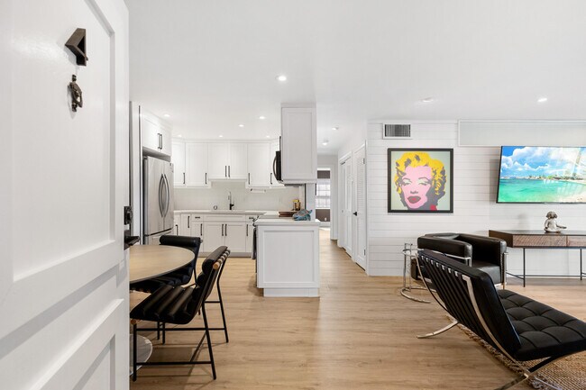 Building Photo - 6515 Bay Club Dr