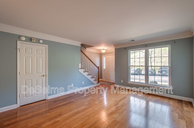 Building Photo - 1625 Brentwood Pointe