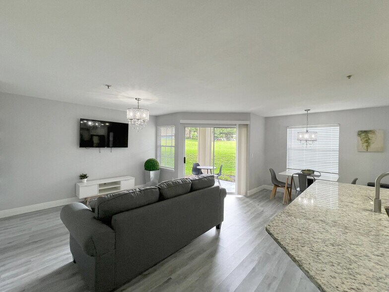 Building Photo - 7250 Westpointe Blvd