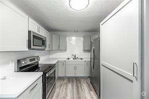 Building Photo - 1034 Walling St