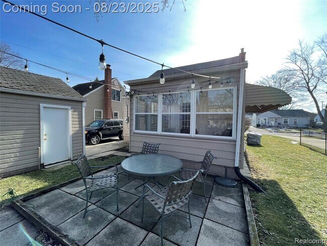 Building Photo - 1610 Eaton Rd