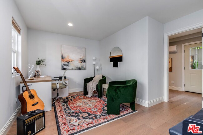 Building Photo - 4359 Clybourn Ave