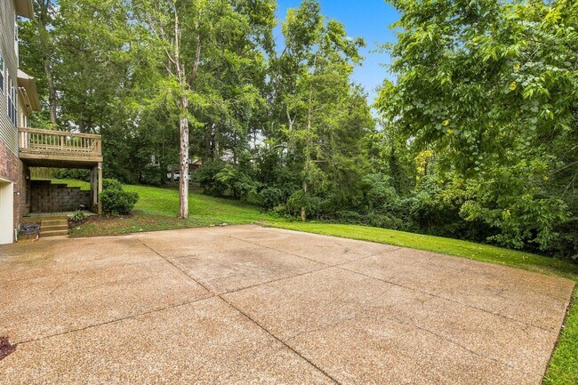 Building Photo - 605 Brelan Ct