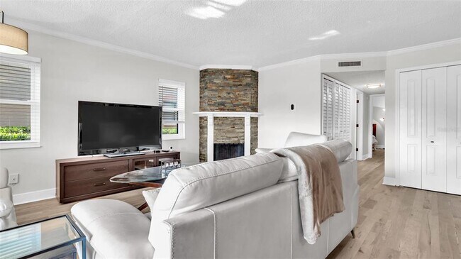 Building Photo - 10192 Seminole Island Dr