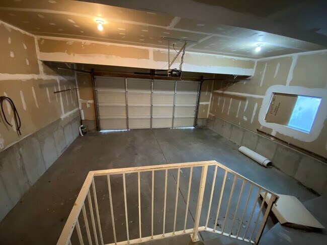 Building Photo - 4 Bed 2 1/2 Bath Home in Sandy