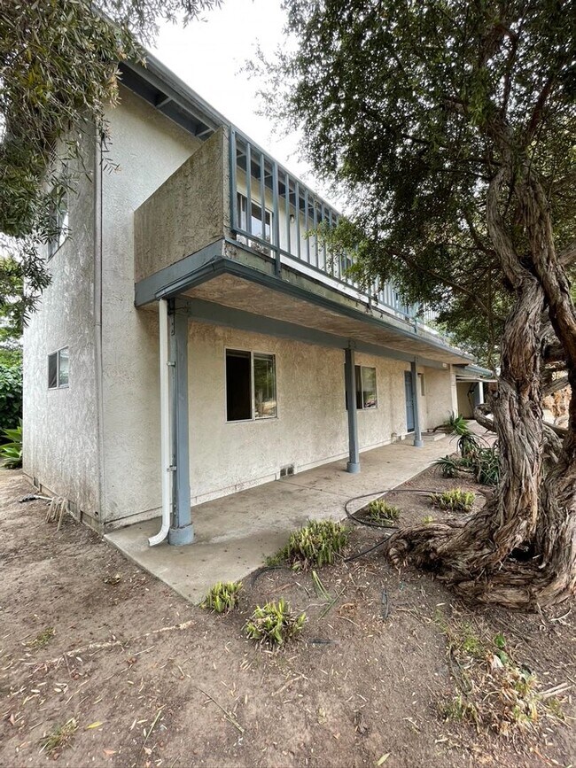 Building Photo - 850 Camino Lindo