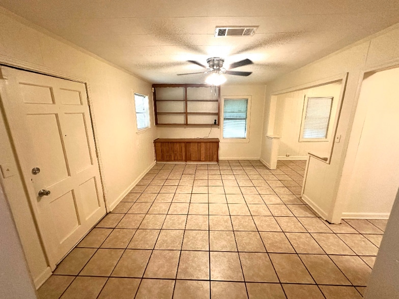 Building Photo - 3925 Camilla Dr