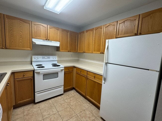 Building Photo - Gated Community - 1 Bedroom minutes to Ame...