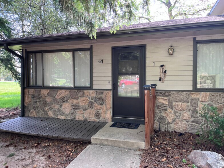 Building Photo - 2600 Parklake Ct