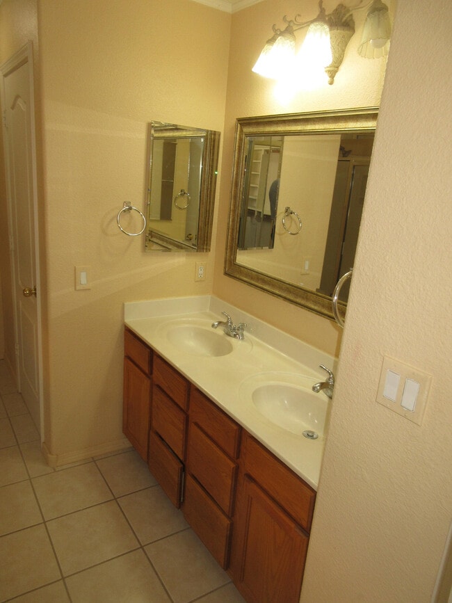 Building Photo - 7320 Desert Eagle Rd NE