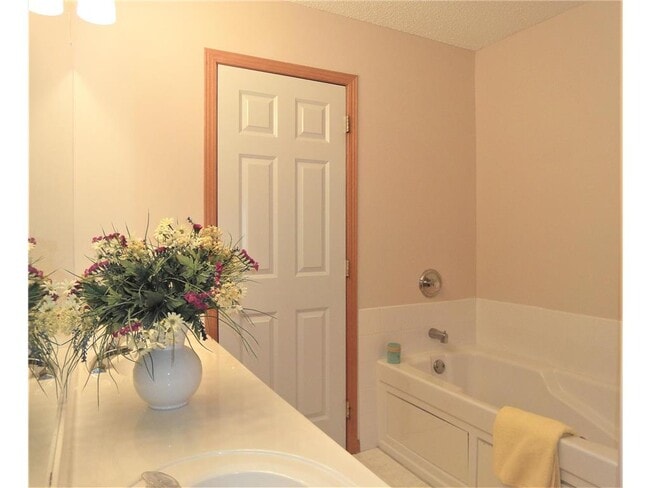 Building Photo - 9204 Holly Ln N