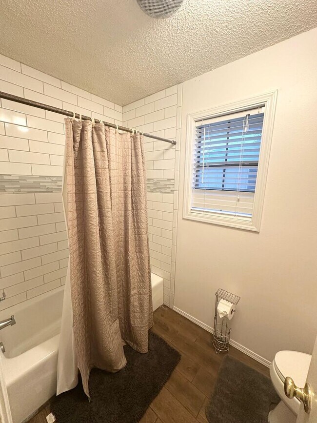 Building Photo - Fully Furnished 2 Bed 2 Bath