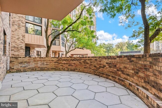 Building Photo - 5904 Mt Eagle Dr