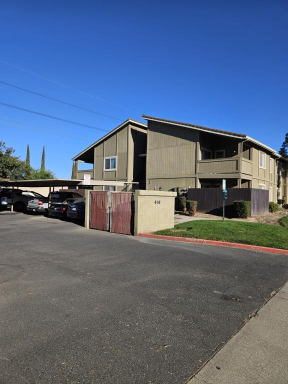 Building Photo - 426 Cherry Ln