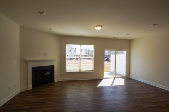 Building Photo - 206 Oakchest Ct