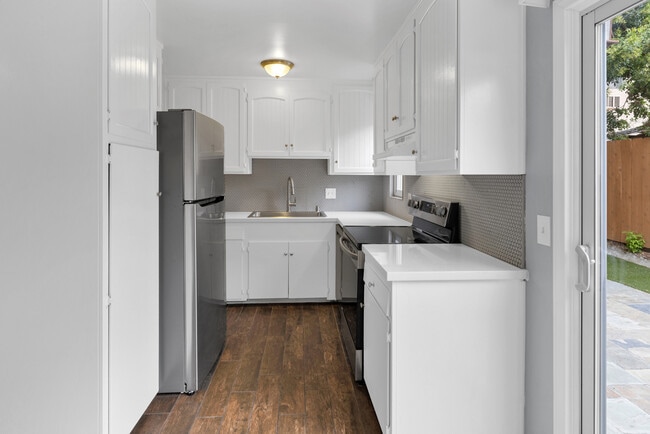 Kitchen - 4475 Dale Ave
