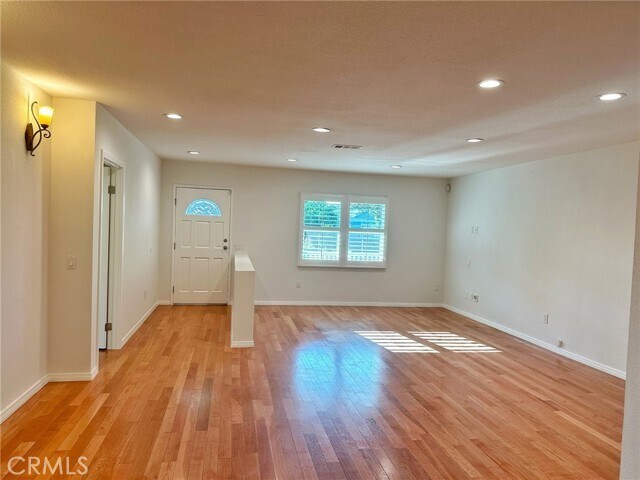 Building Photo - 5857 Balcom Ave