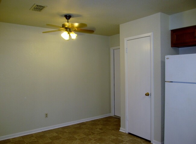 Building Photo - 3 BEDROOM, 2 BATH, BELTON ISD