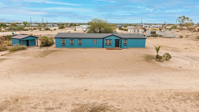 Building Photo - 1.25 Acre 5 Bedroom 3 Bathroom Horse Property in Florence!