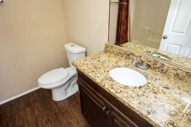 Building Photo - Charming 3-Bedroom Home Near Downtown Pens...