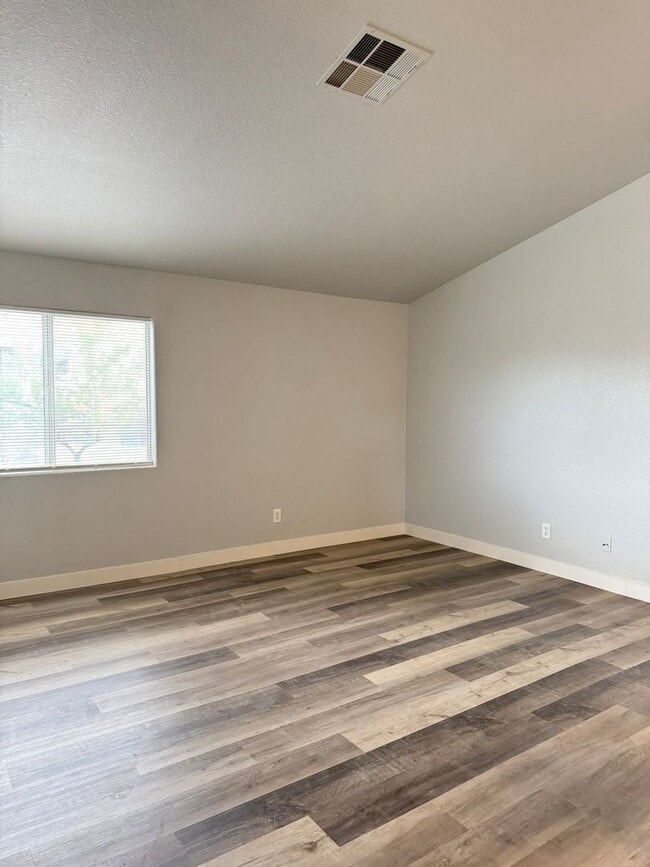 Building Photo - Charming 2-Bedroom, 1-Bath Condo