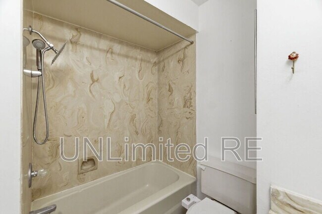 Building Photo - 1410 Inverrary Way