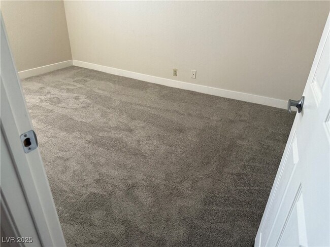 Building Photo - 4390 Sandy River Dr